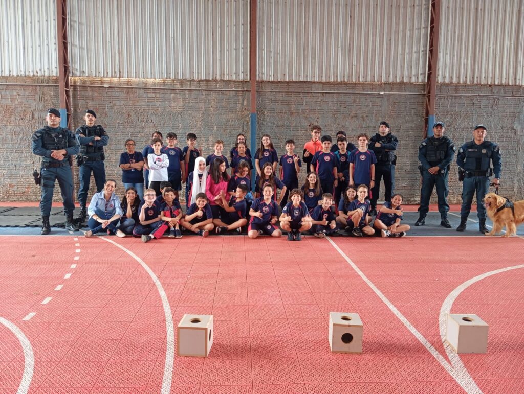 Ponta Porã: PM leva emoção e aprendizado para a Escola Mappe com demonstração da Força Tática e do Canil Ponta Porã: PM leva emoção e aprendizado para a Escola Mappe com demonstração da Força Tática e do Canil