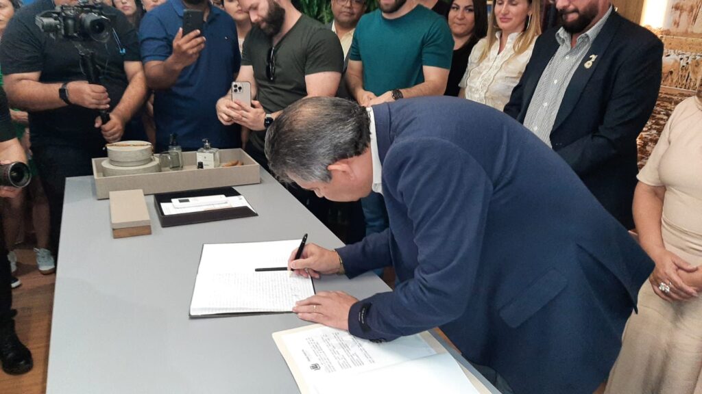 Agnaldo Miudinho assume como prefeito interino de Ponta Porã Agnaldo Miudinho assume como prefeito interino de Ponta Porã