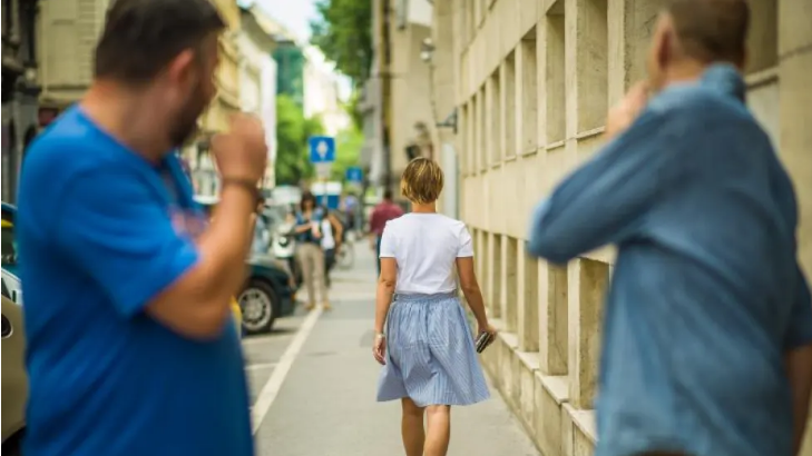 Acoso sexual callejero: El 45 % de las mujeres quedan con inseguridad en espacios públicos Acoso sexual callejero: El 45 % de las mujeres quedan con inseguridad en espacios públicos