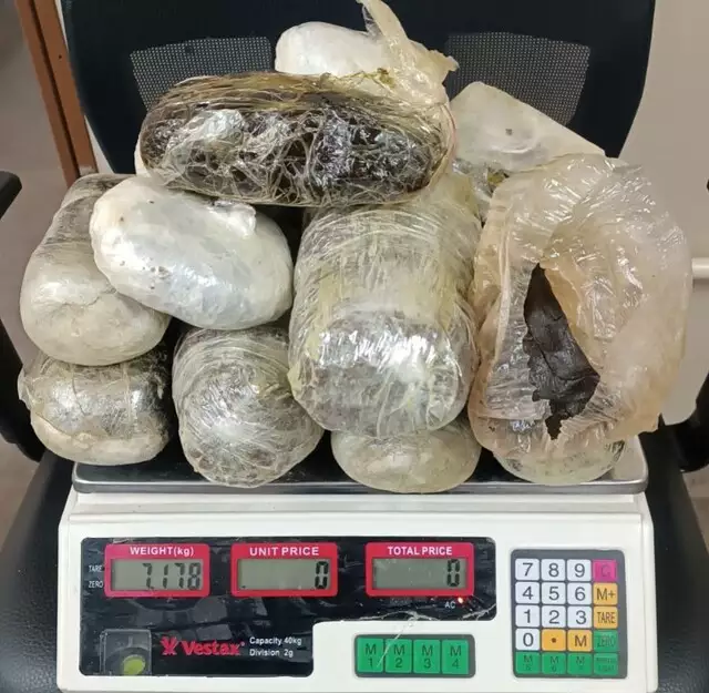 Correios acham arma em erva de tereré, escapamento com droga e meleca de maconha Correios acham arma em erva de tereré, escapamento com droga e meleca de maconha