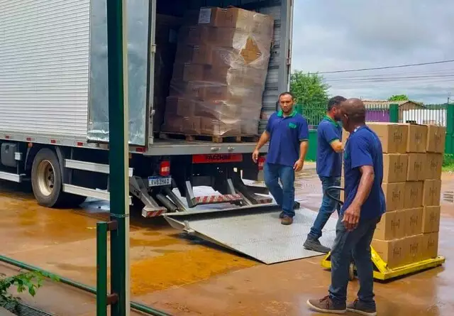 Governo de MS antecipa entrega de 190 mil kits escolares Governo de MS antecipa entrega de 190 mil kits escolares