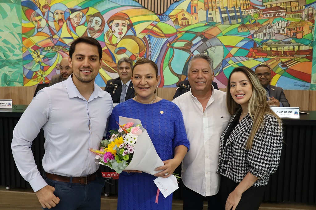 Anny toma posse na Presidência da Câmara Municipal de Ponta Porã