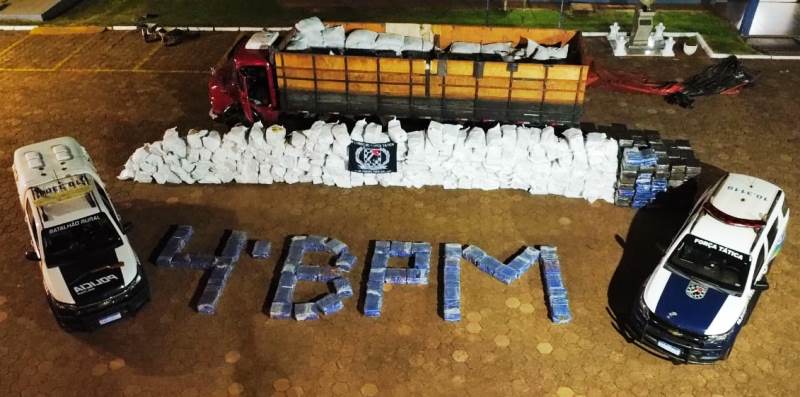 Em Ponta Porã, PM apreende mais de 8 toneladas de maconha Em Ponta Porã, PM apreende mais de 8 toneladas de maconha