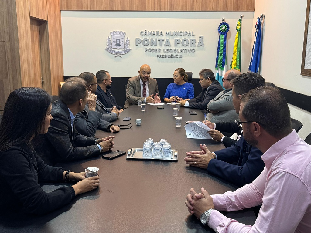 Prefeito em exercício Agnaldo Miudinho participa de reunião com vereadores em Ponta Porã