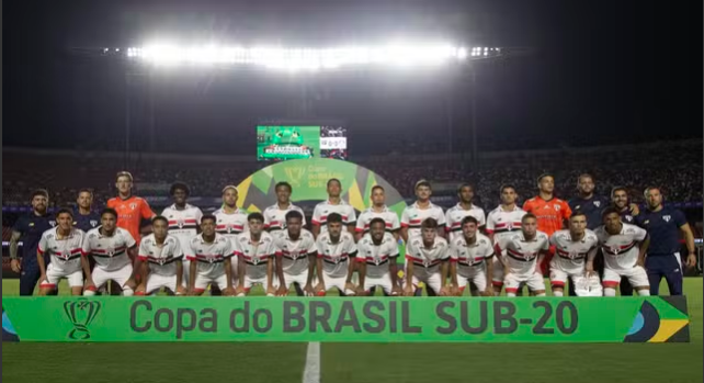 São Paulo vira contra Palmeiras e é campeão da Copa do Brasil Sub-20 São Paulo vira contra Palmeiras e é campeão da Copa do Brasil Sub-20