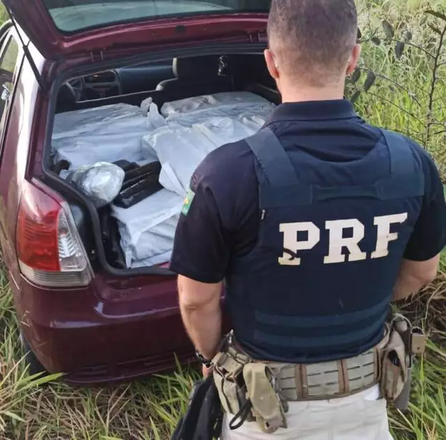 Ponta Porã: Policia apreende caminhão-baú que levava 5,6 toneladas de maconha para o Rio Ponta Porã: Policia apreende caminhão-baú que levava 5,6 toneladas de maconha para o Rio