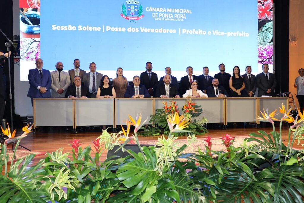 Vereadores eleitos tomam posse no primeiro dia do ano em Ponta Porã Vereadores eleitos tomam posse no primeiro dia do ano em Ponta Porã