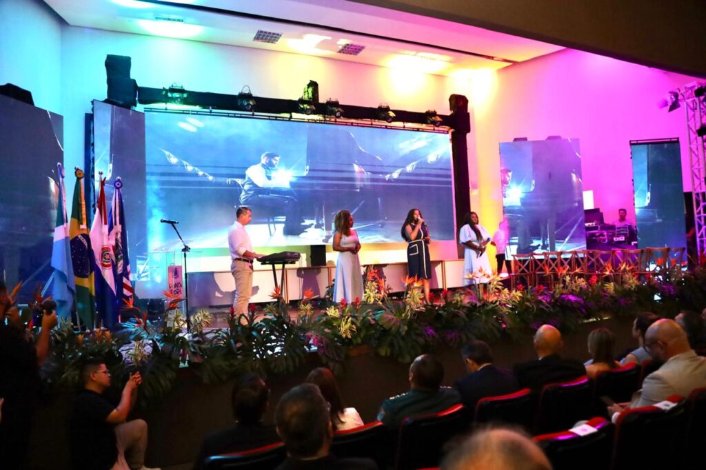 Posse dos Secretários de Ponta Porã foi show de tecnologia, cultura e emoção Posse dos Secretários de Ponta Porã foi show de tecnologia, cultura e emoção