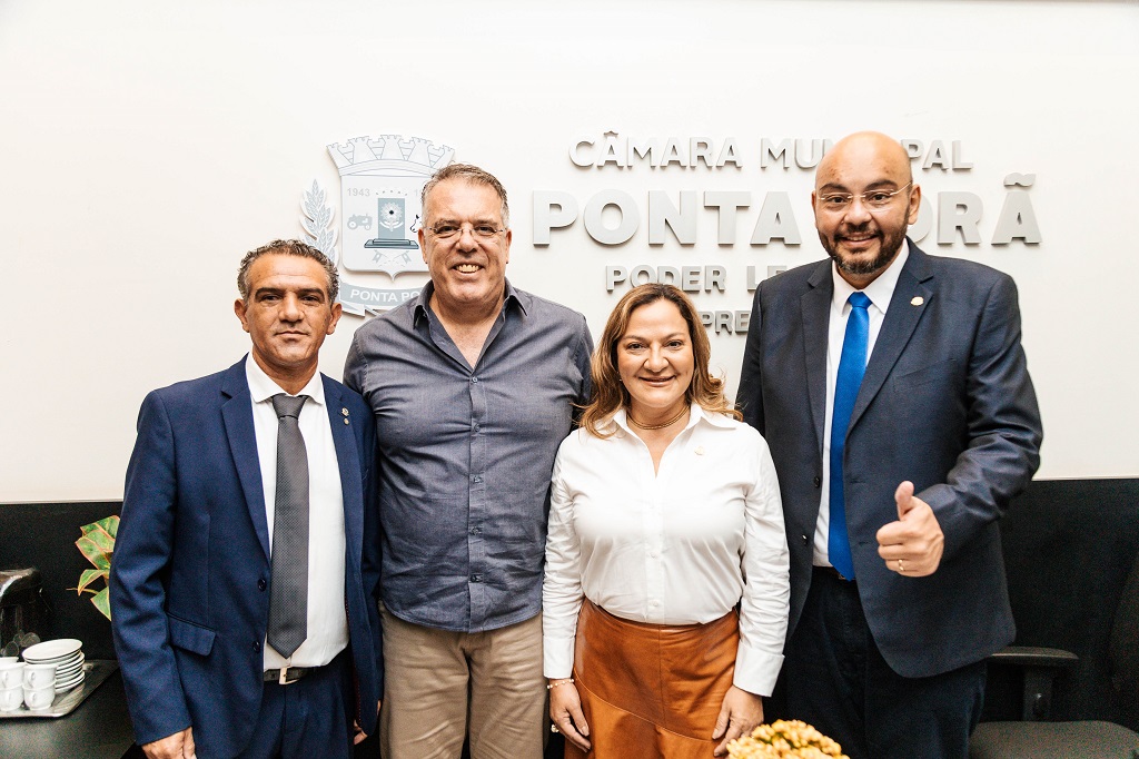 Prefeito destaca harmonia entre os poderes durante posse de novos vereadores em Ponta Porã Prefeito destaca harmonia entre os poderes durante posse de novos vereadores em Ponta Porã