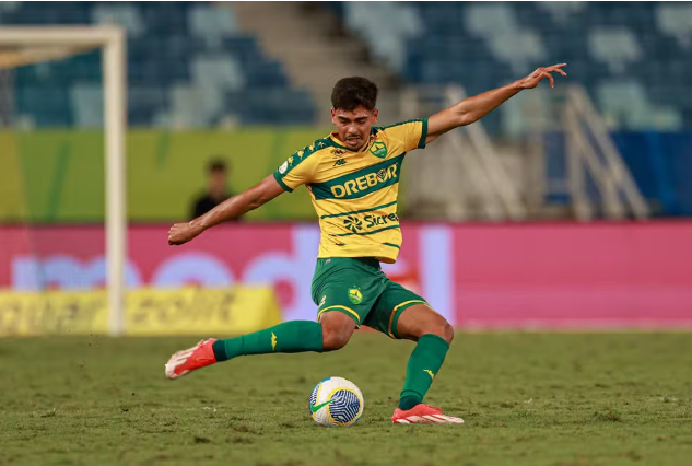 Volante sul-mato-grossense, vencedor do Prêmio Puskás da FIFA, vai jogar na China Volante sul-mato-grossense, vencedor do Prêmio Puskás da FIFA, vai jogar na China