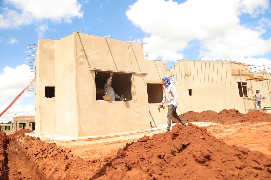Projetos garantem moradias para 261 famílias em Ponta Porã Projetos garantem moradias para 261 famílias em Ponta Porã
