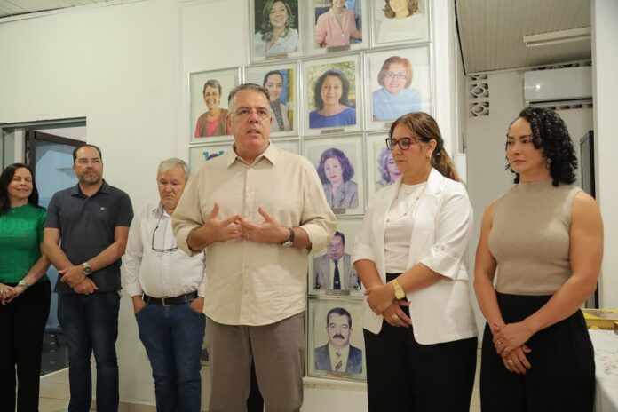 PREFEITO_NA_SECRETARIA_MUNICIPAL_EDUCACAO_PP