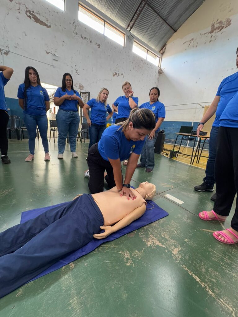Profissionais da APAE de Ponta Porã receberam capacitação do Corpo de Bombeiros Profissionais da APAE de Ponta Porã receberam capacitação do Corpo de Bombeiros