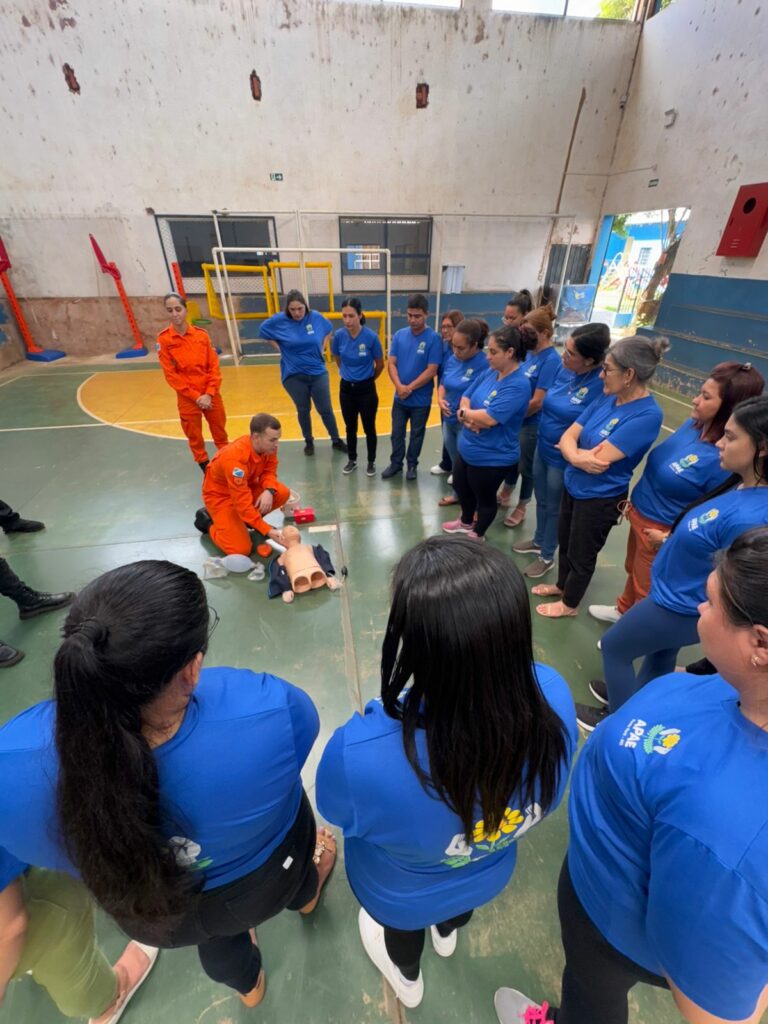 Profissionais da APAE de Ponta Porã receberam capacitação do Corpo de Bombeiros Profissionais da APAE de Ponta Porã receberam capacitação do Corpo de Bombeiros