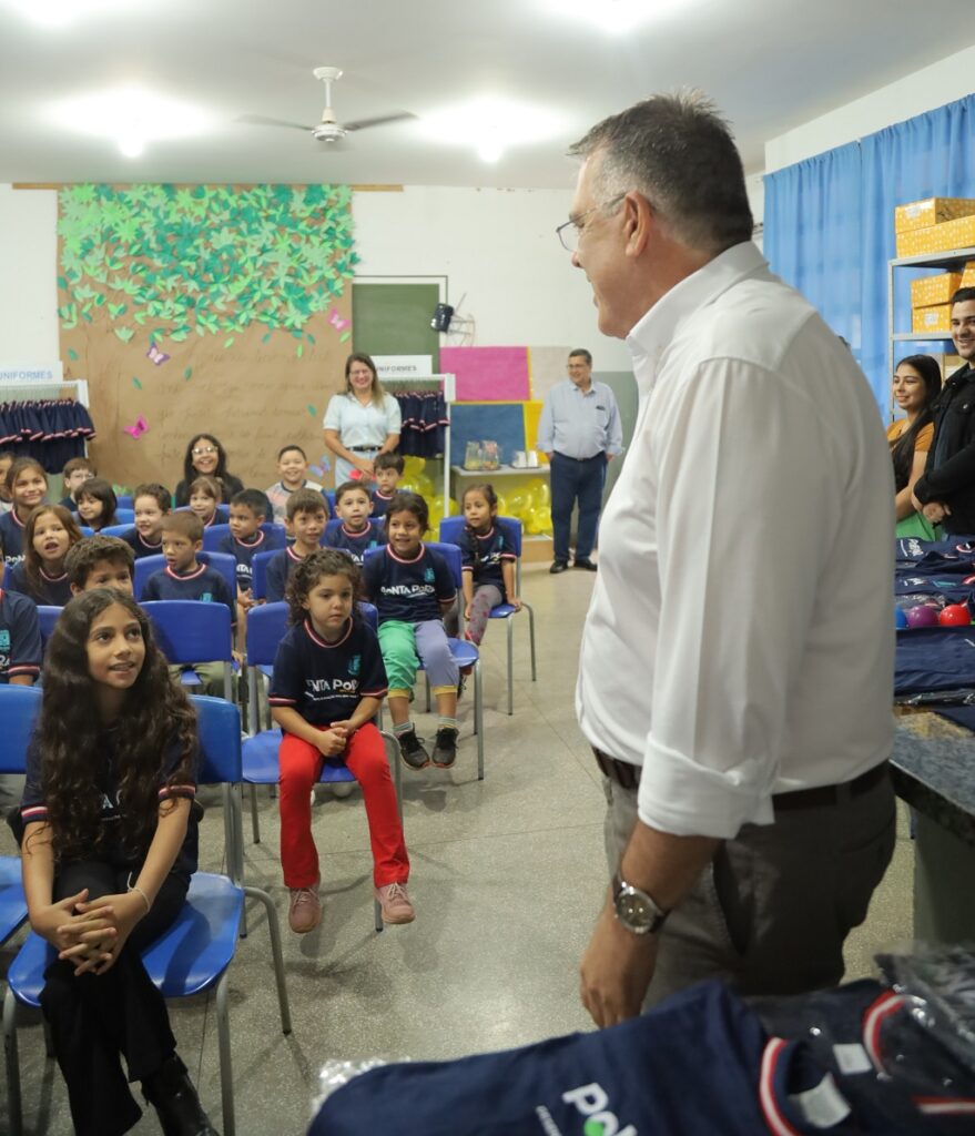 Alunos da Rede Municipal de Ponta Porã recebem novos uniformes