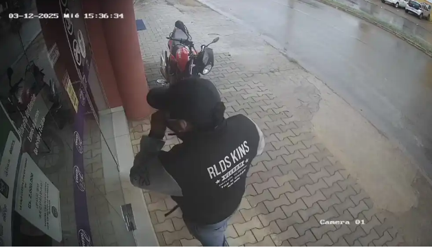 Motoasaltantes se alzan con unos G. 40 millones de casa de crédito en Pedro Juan Caballero Motoasaltantes se alzan con unos G. 40 millones de casa de crédito en Pedro Juan Caballero