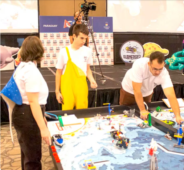 Pequeños inventores y sus robots, en una feria tecnológica especial