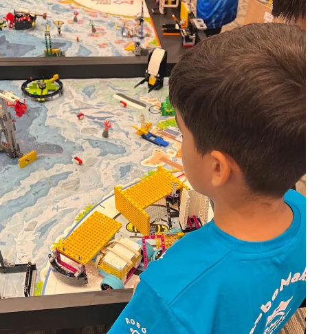 Pequeños inventores y sus robots, en una feria tecnológica especial