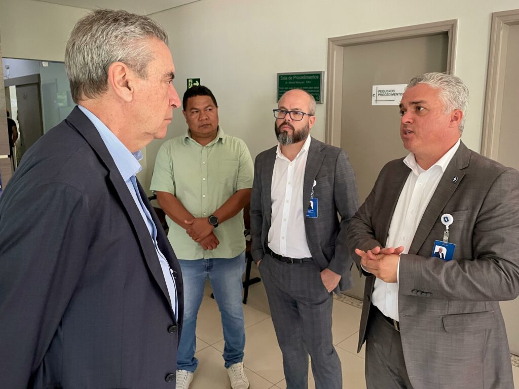 Após vistoria, Paulo Corrêa solicita recapeamento das pistas internas do Hospital Adventista do Pênfigo
