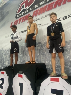 Irmãos Santos conquistam medalhas no Sul do país Irmãos Santos conquistam medalhas no Sul do país