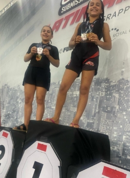 Irmãos Santos conquistam medalhas no Sul do país Irmãos Santos conquistam medalhas no Sul do país