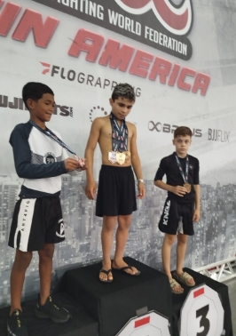 Irmãos Santos conquistam medalhas no Sul do país Irmãos Santos conquistam medalhas no Sul do país
