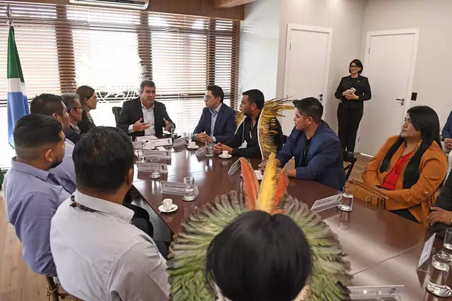 Pela 1ª vez na história, governador de MS se reúne com vereadores indígenas Pela 1ª vez na história, governador de MS se reúne com vereadores indígenas