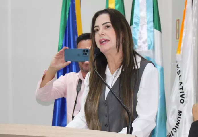 Em Paranhos, Câmara de vereadores empossa prefeito e vice-prefeito eleito Em Paranhos, Câmara de vereadores empossa prefeito e vice-prefeito eleito