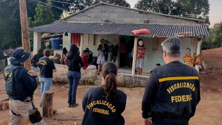 Brasil corta gastos, eleva impostos e paralisa uma das políticas públicas mais eficientes de proteção e arrecadação: A fiscalização trabalhista Brasil corta gastos, eleva impostos e paralisa uma das políticas públicas mais eficientes de proteção e arrecadação: A fiscalização trabalhista