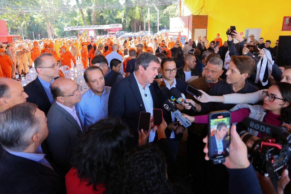 Para Coronel David, novos equipamentos reiteram preocupação do governo no combate a incêndios e valorização dos profissionais da segurança Para Coronel David, novos equipamentos reiteram preocupação do governo no combate a incêndios e valorização dos profissionais da segurança