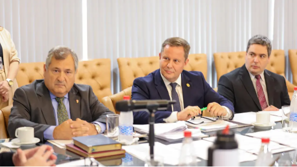 Mafia de pagarés: En presencia de ministros de la Corte, acuerdan modificar ley Mafia de pagarés: En presencia de ministros de la Corte, acuerdan modificar ley