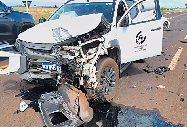Ponta Porã/Dourados: Motorista morre preso às ferragens após carro bater de frente em caminhonete Ponta Porã/Dourados: Motorista morre preso às ferragens após carro bater de frente em caminhonete