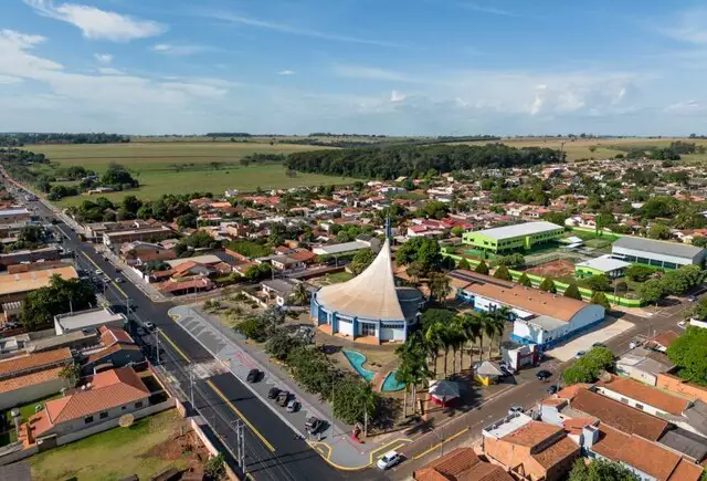 Bandeirantes e Vicentina celebram aniversário com festival de música e rodeio Bandeirantes e Vicentina celebram aniversário com festival de música e rodeio