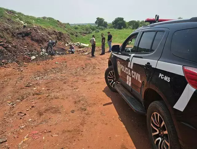 Após 8 meses, corpo carbonizado de servidora é identificado e sepultado Após 8 meses, corpo carbonizado de servidora é identificado e sepultado