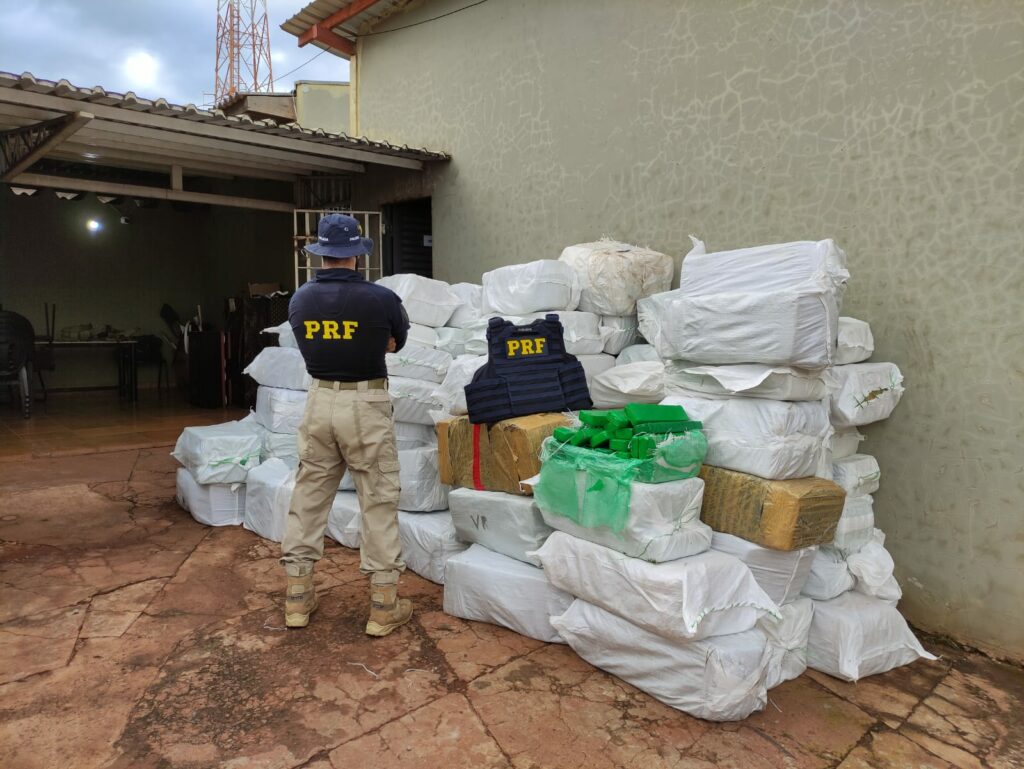 Em três ocorrências, PRF apreende mais de 6 toneladas de maconha Em três ocorrências, PRF apreende mais de 6 toneladas de maconha