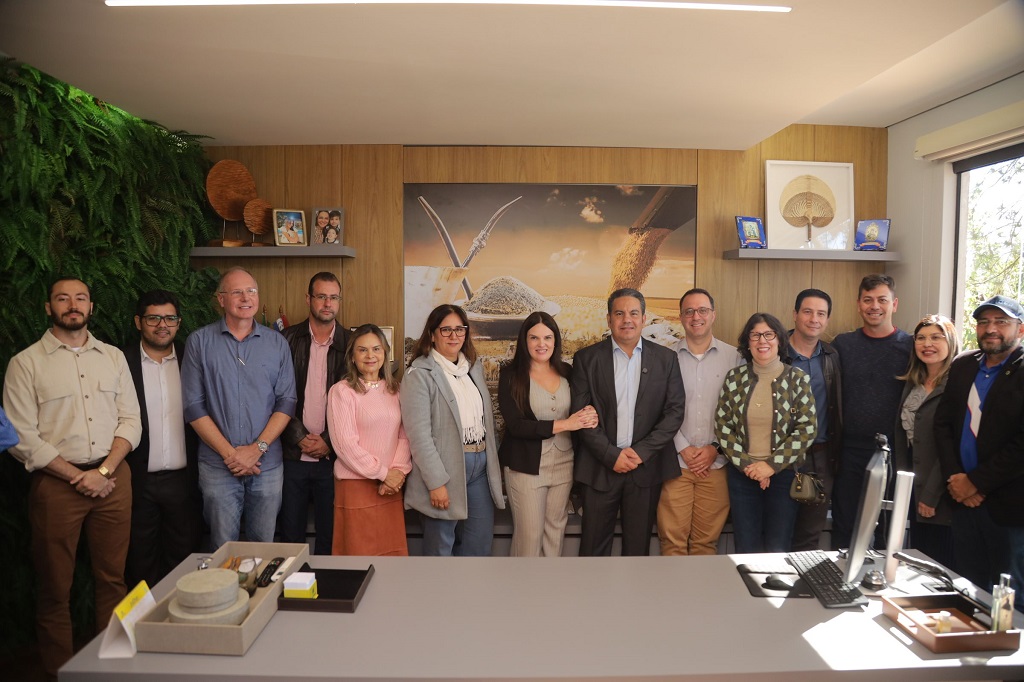 Patrick Derzi assume Prefeitura de Ponta Porã e promete dedicação total durante interinidade Patrick Derzi assume Prefeitura de Ponta Porã e promete dedicação total durante interinidade