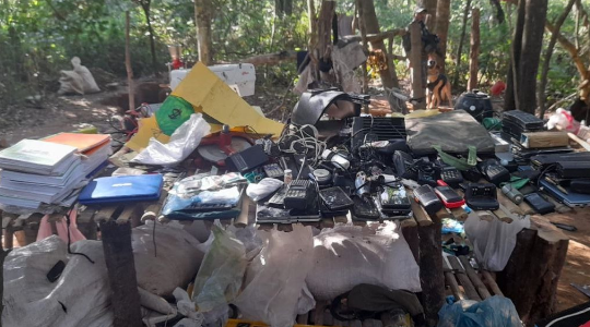 Todas las evidencias halladas en campamento del EPP dentro de la Reserva Mbaracayú Todas las evidencias halladas en campamento del EPP dentro de la Reserva Mbaracayú