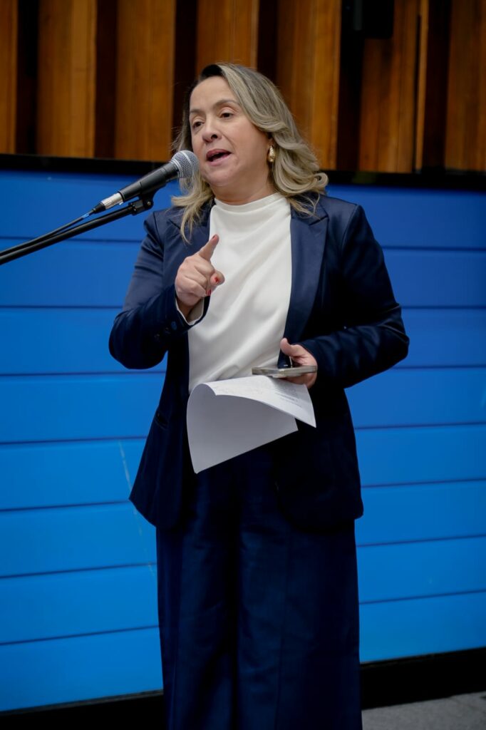 Lia Nogueira pede providências do Governo após queda de caixa d’água na Aldeia Jaguapiru Lia Nogueira pede providências do Governo após queda de caixa d’água na Aldeia Jaguapiru