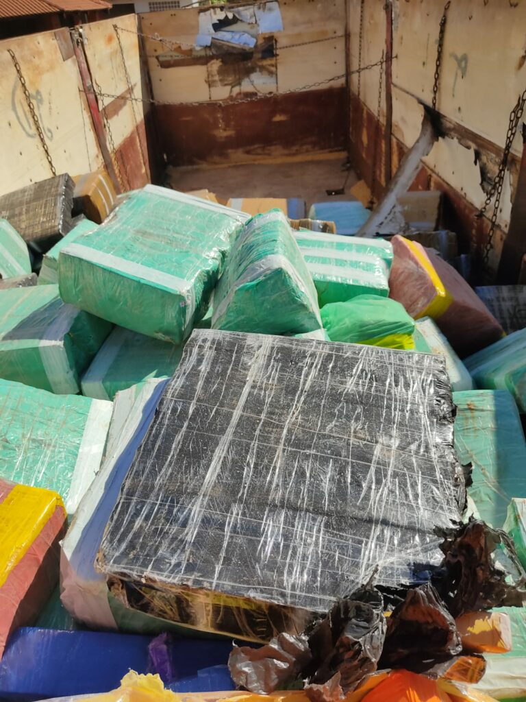 Em Sanga Puitã, PM apreende 7,5 toneladas de maconha escondidas em carga de milho Em Sanga Puitã, PM apreende 7,5 toneladas de maconha escondidas em carga de milho