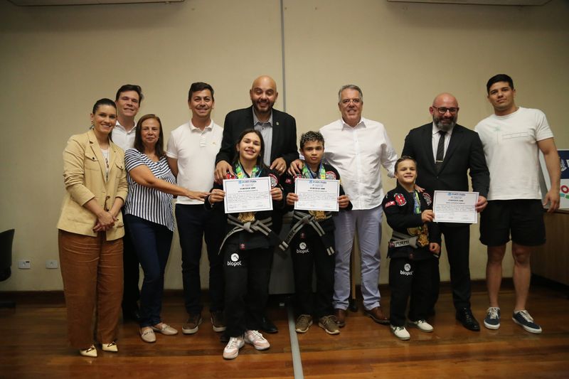 Atletas de Ponta Porã são homenageados por desempenho nos Jogos Escolares da Juventude