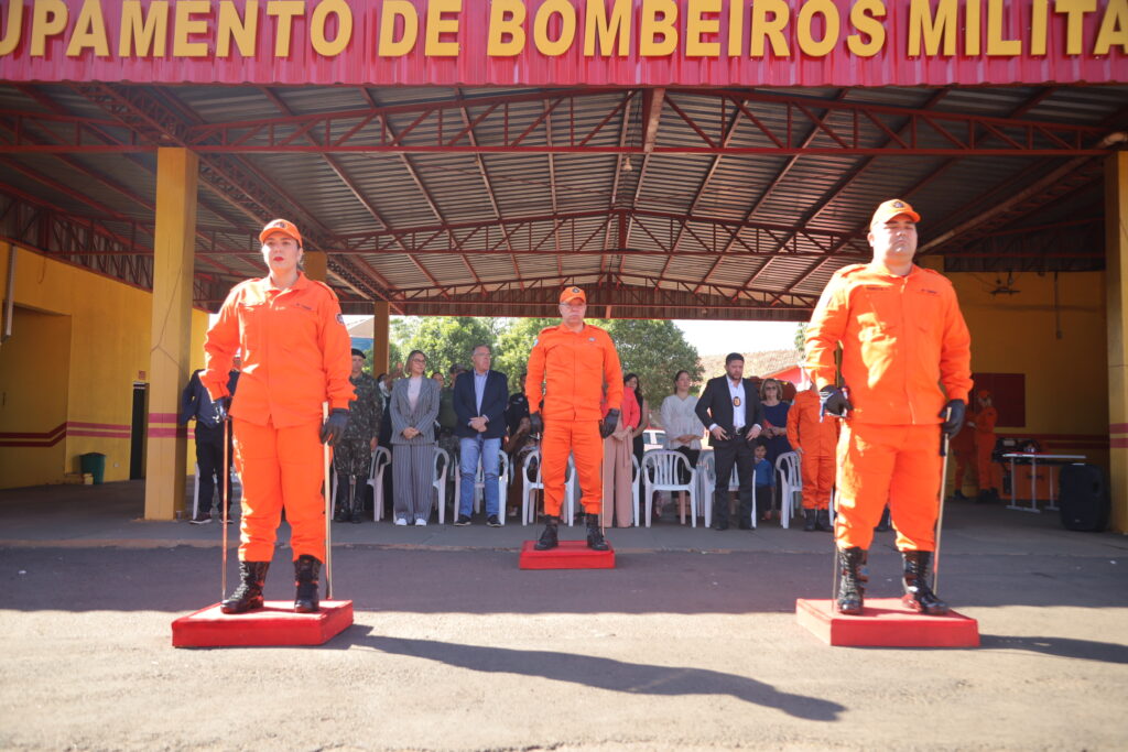 Câmara de Ponta Porã prestigia troca de comando no Bombeiros de Ponta Porã Câmara de Ponta Porã prestigia troca de comando no Bombeiros de Ponta Porã