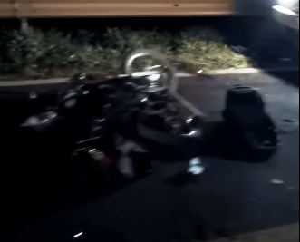 Motociclista de 21 anos fica gravemente ferido ao colidir na traseira de caminhonete parada entre Amambai e Ponta Porã Motociclista de 21 anos fica gravemente ferido ao colidir na traseira de caminhonete parada entre Amambai e Ponta Porã