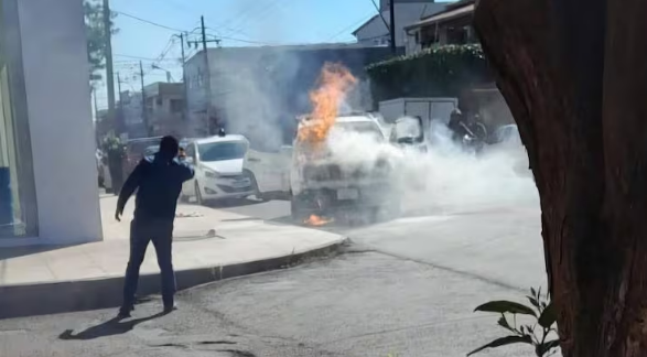 Susto en Pedro Juan Caballero: patrullera ardió en llamas en plena calle Susto en Pedro Juan Caballero: patrullera ardió en llamas en plena calle