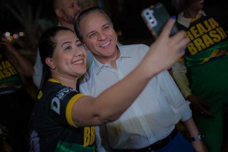 Coronel David mobiliza apoiadores da direita em Campo Grande e convoca buzinaço na Praça do Rádio Clube neste domingo Coronel David mobiliza apoiadores da direita em Campo Grande e convoca buzinaço na Praça do Rádio Clube neste domingo