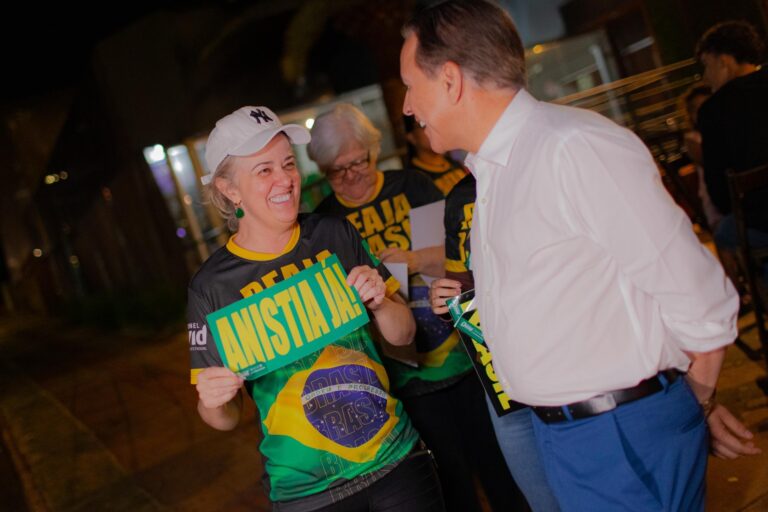 Coronel David mobiliza apoiadores da direita em Campo Grande e convoca buzinaço na Praça do Rádio Clube neste domingo Coronel David mobiliza apoiadores da direita em Campo Grande e convoca buzinaço na Praça do Rádio Clube neste domingo