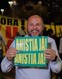 Coronel David mobiliza apoiadores da direita em Campo Grande e convoca buzinaço na Praça do Rádio Clube neste domingo Coronel David mobiliza apoiadores da direita em Campo Grande e convoca buzinaço na Praça do Rádio Clube neste domingo