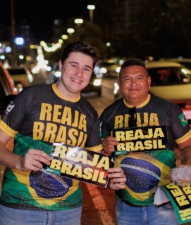 Coronel David mobiliza apoiadores da direita em Campo Grande e convoca buzinaço na Praça do Rádio Clube neste domingo Coronel David mobiliza apoiadores da direita em Campo Grande e convoca buzinaço na Praça do Rádio Clube neste domingo