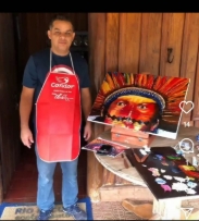 Artista Hermerson Silva usa técnica ecológica nas pinturas de terras pantaneiras