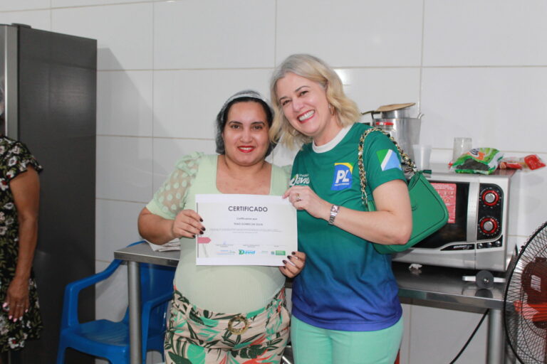 Curso de panificação e salgados forma novas empreendedoras no Coophavila II