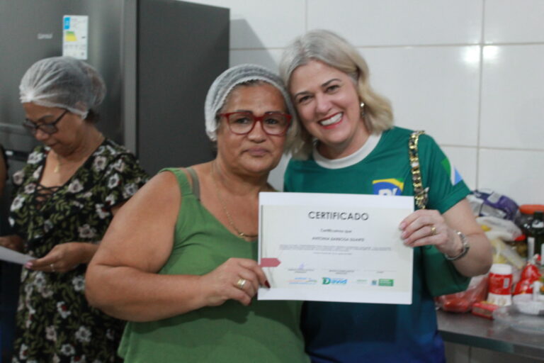 Curso de panificação e salgados forma novas empreendedoras no Coophavila II